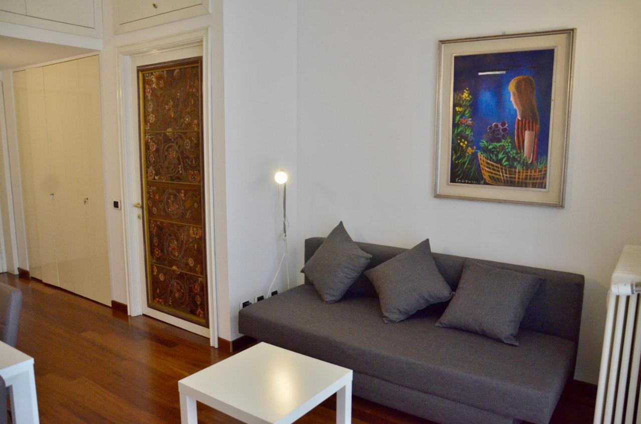 New Renovated Apartment With Balcony Porta Romana มิลาน ภายนอก รูปภาพ